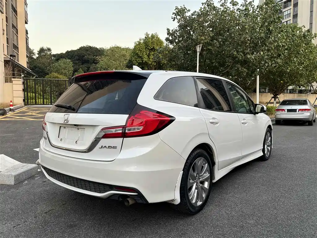 Honda Jade 2017 1.8L AT 5 мест