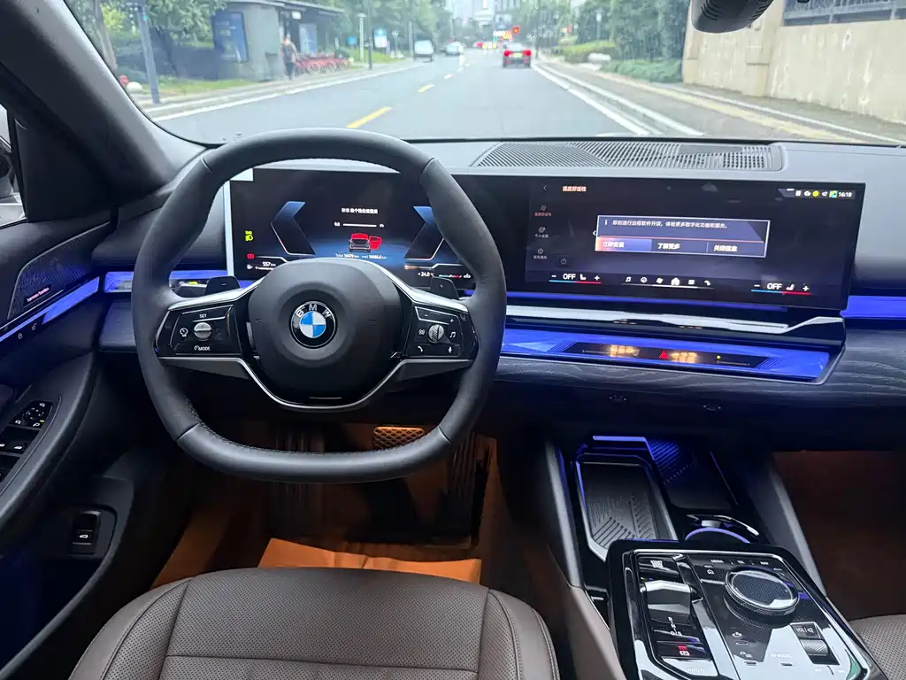 BMW 5 Series — миниатюра 15