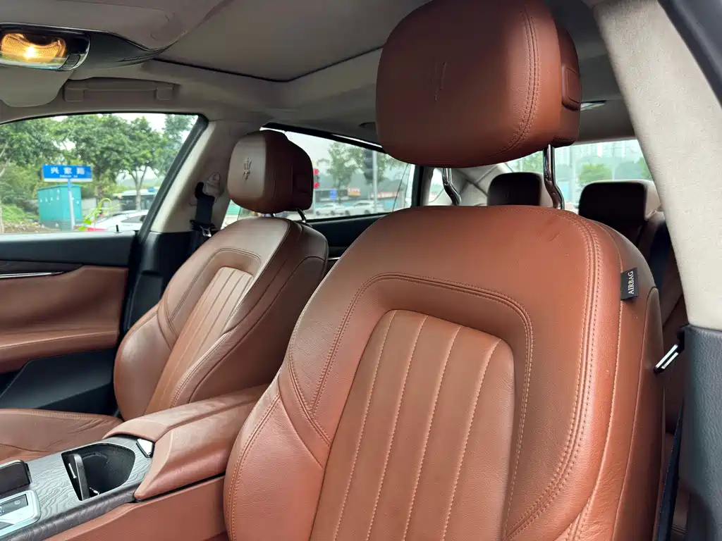 Maserati Quattroporte — миниатюра 9