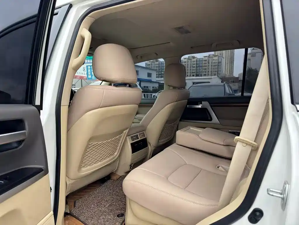 Toyota Land Cruiser 2016 5.7L AT