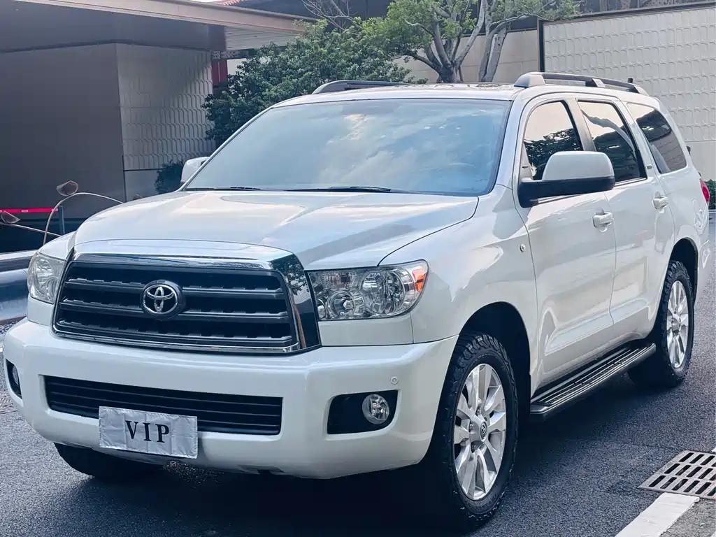 Toyota Sequoia 2016