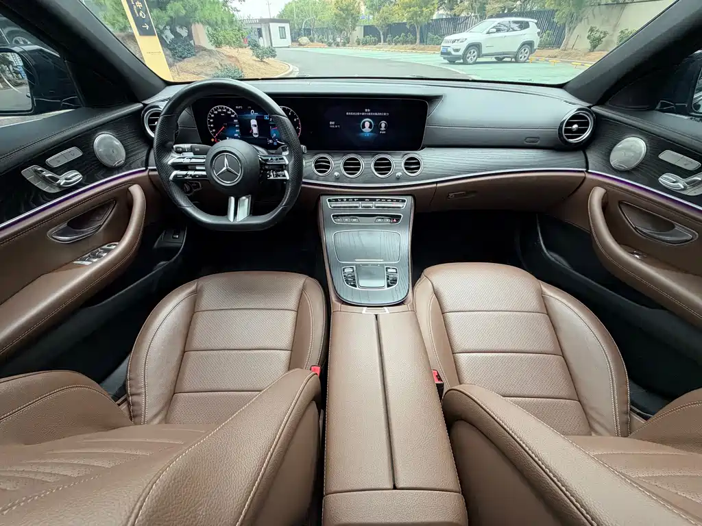 Mercedes-Benz E-Class — миниатюра 9