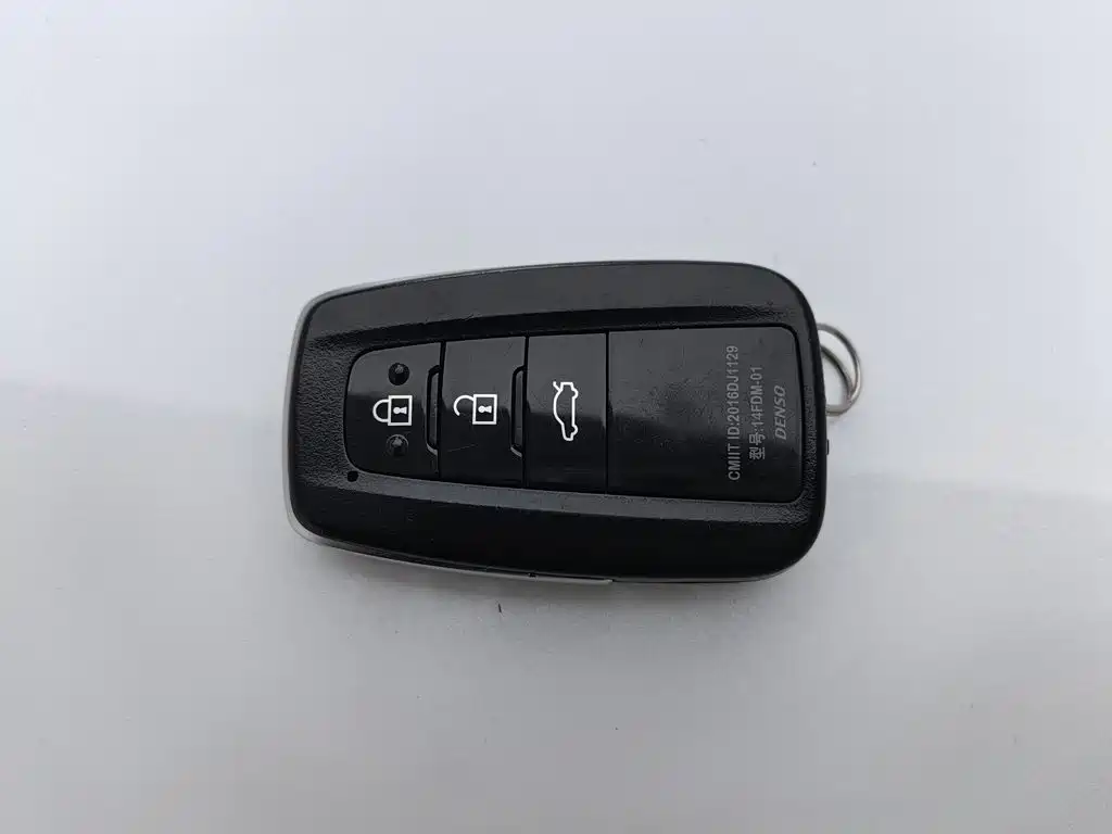 Toyota Camry — миниатюра 19