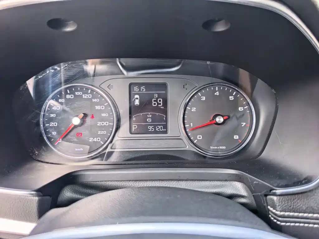 Roewe RX5 — миниатюра 13