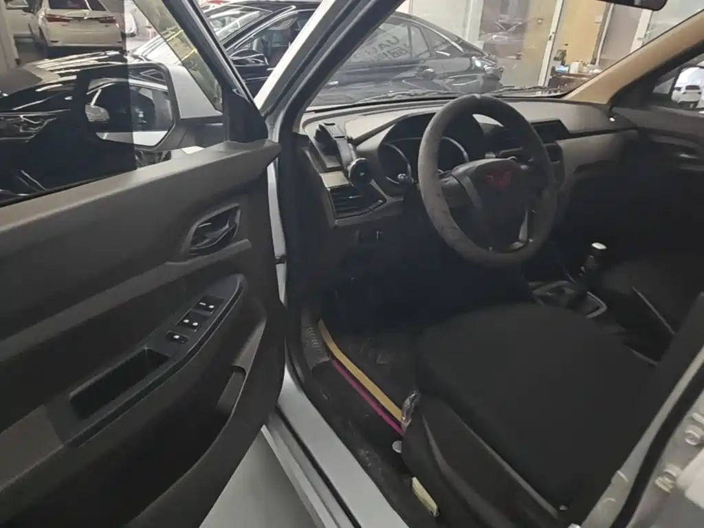 Wuling Hongguang — миниатюра 16