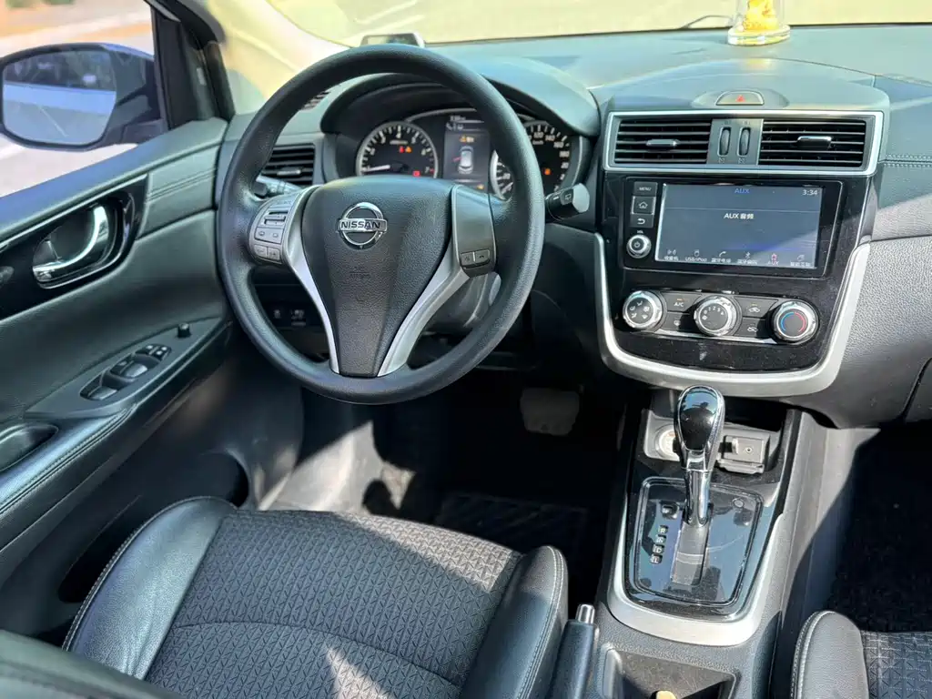 Nissan Tiida — миниатюра 4