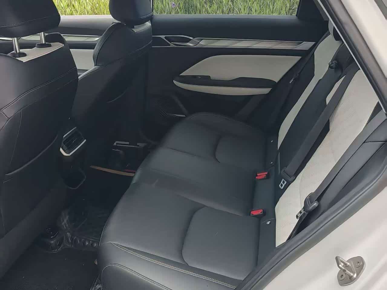 Geely Emgrand L 1.4 л 2022 г. Белый, пробег 40000 км