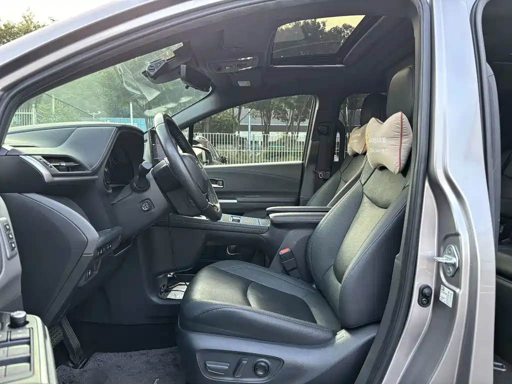 Toyota Sienna — миниатюра 21