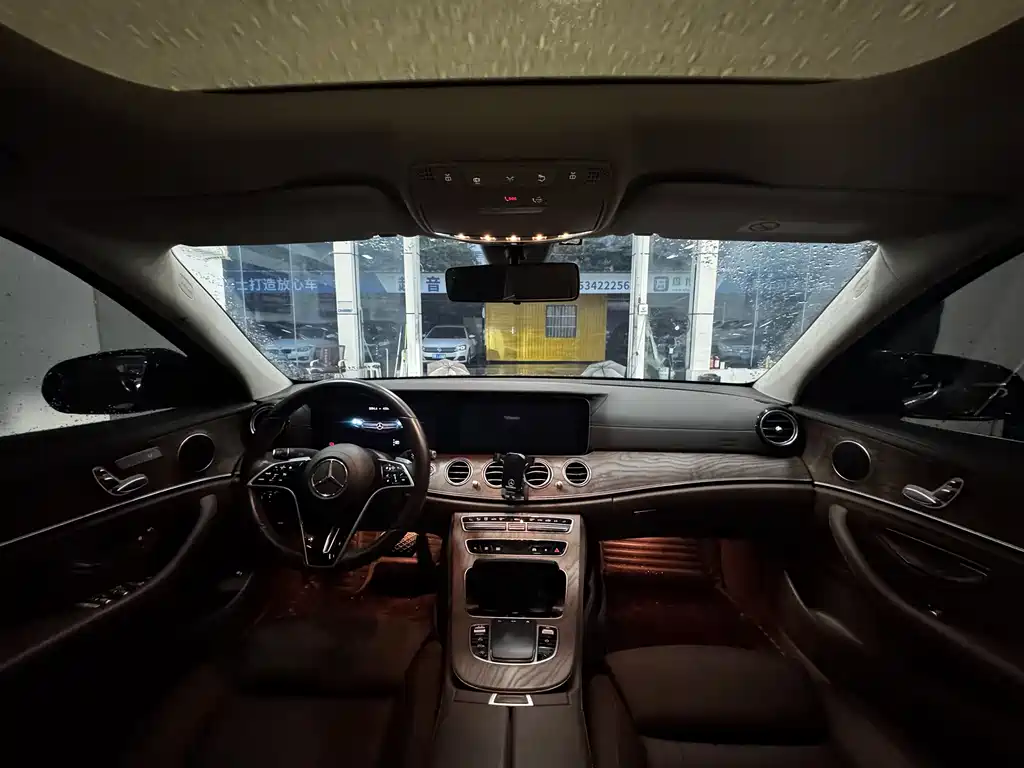 MERCEDES-BENZ E CLASS