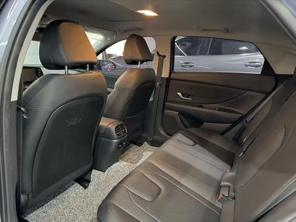 Hyundai Elantra — миниатюра 6