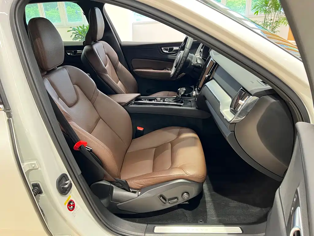 Volvo XC60 — миниатюра 10