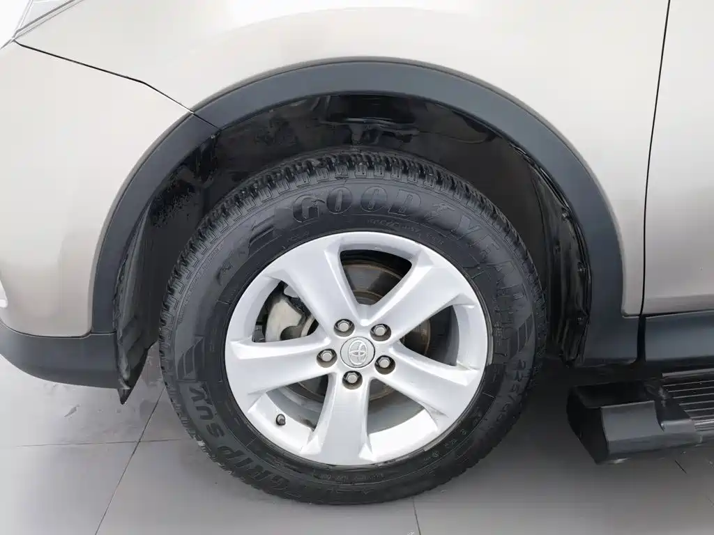 Toyota RAV4 — миниатюра 17