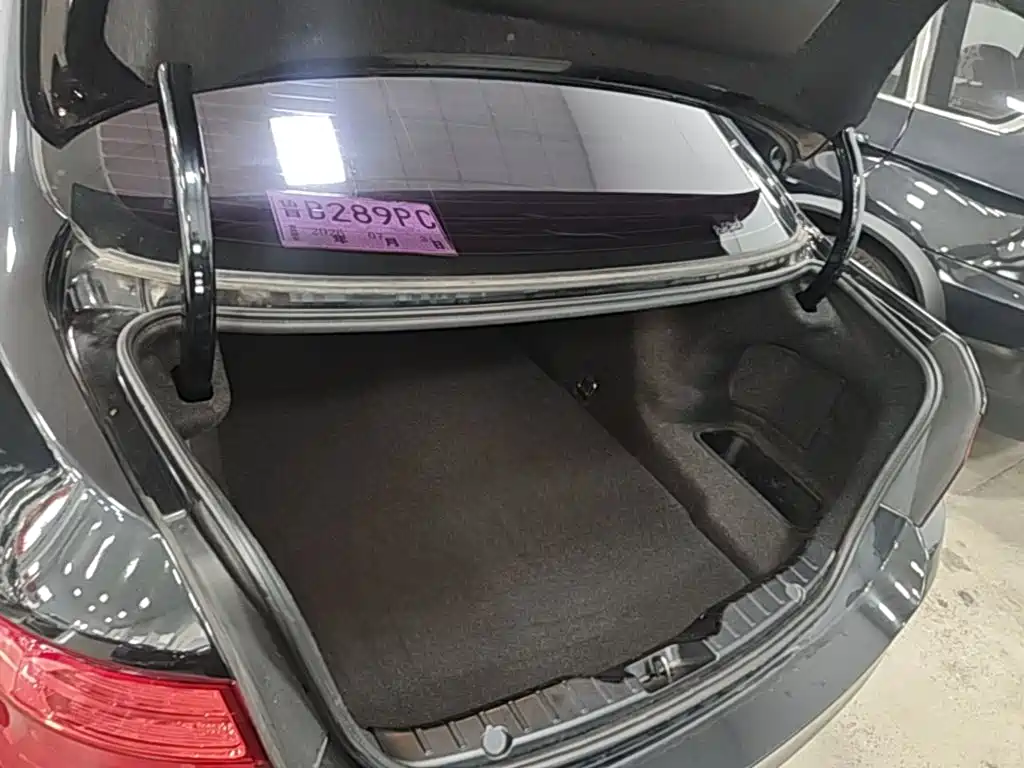 BMW 5 Series — миниатюра 19