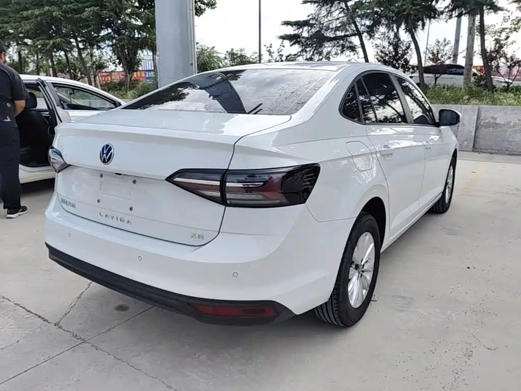 Volkswagen Lavida — миниатюра 7