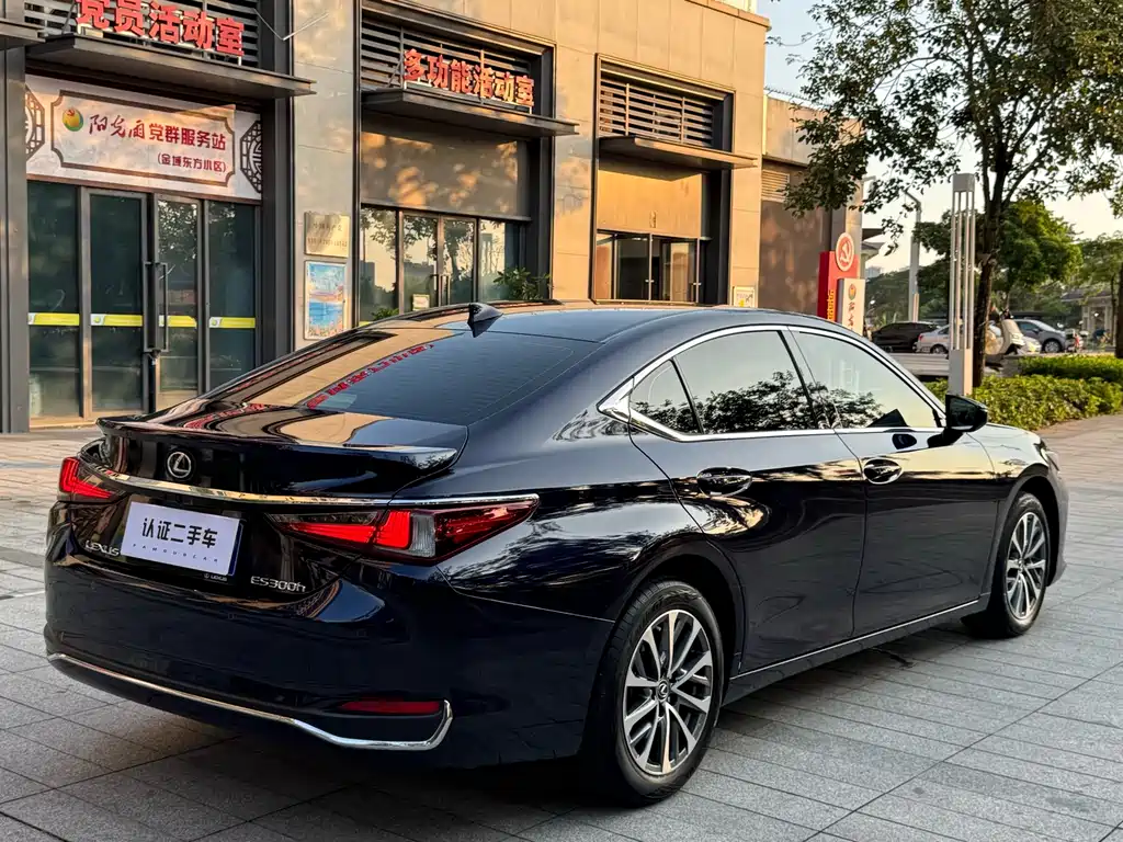 Lexus ES — миниатюра 12