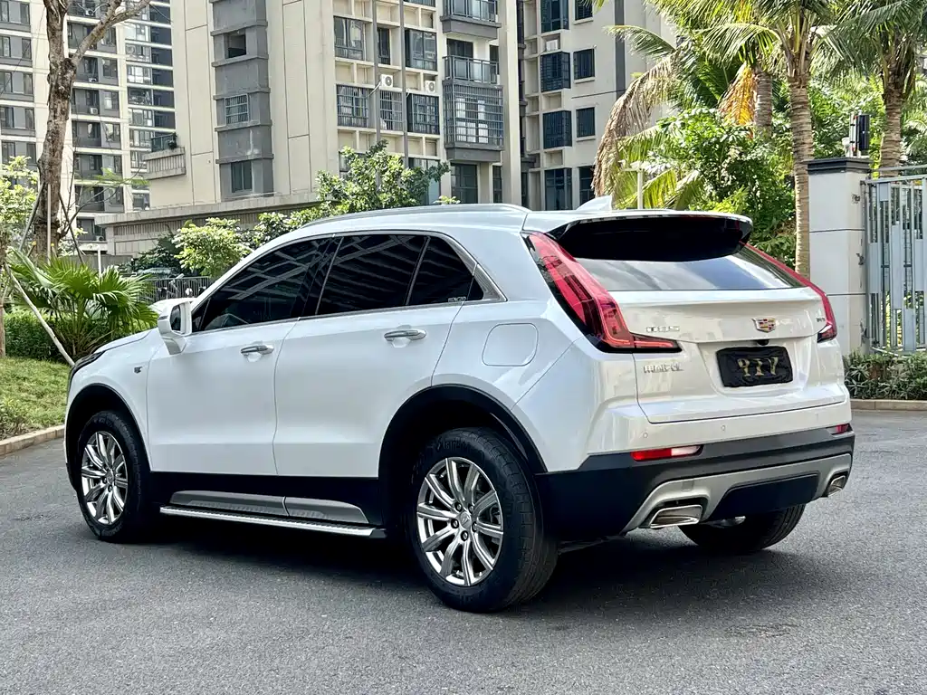 CADILLAC XT4
