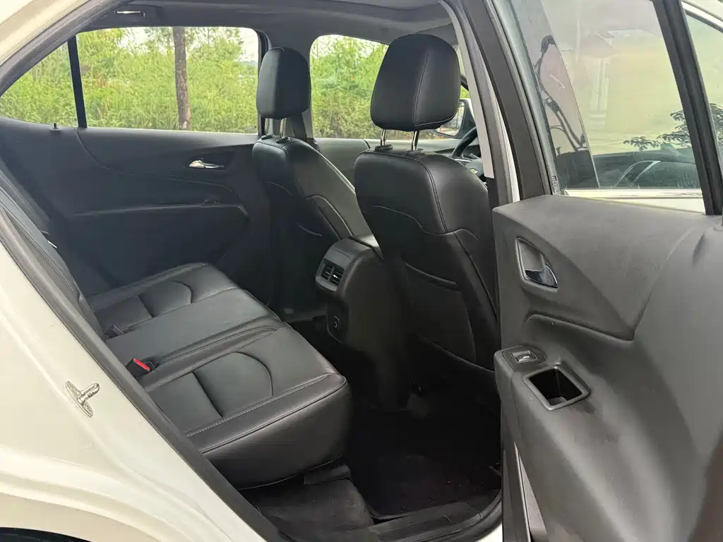 Chevrolet Equinox — миниатюра 10