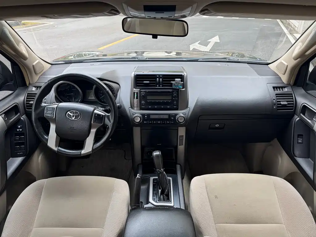 Toyota Land Cruiser Prado 2010 2.7L AT Luxury