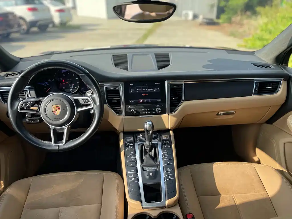 Porsche Macan — миниатюра 7