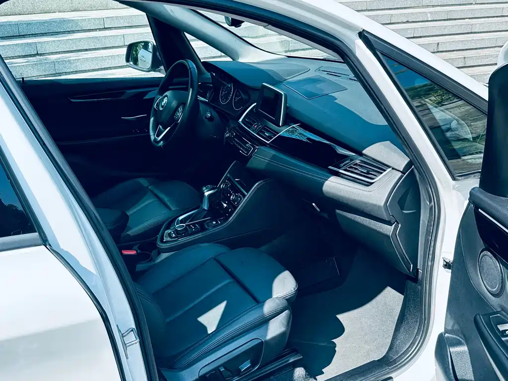 BMW 2 Series Active Tourer (Import) — миниатюра 7