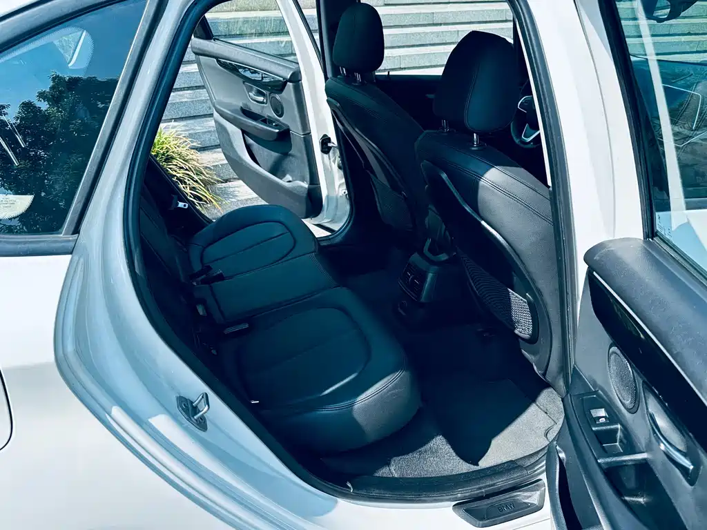 BMW 2 Series Active Tourer (Import) — миниатюра 10