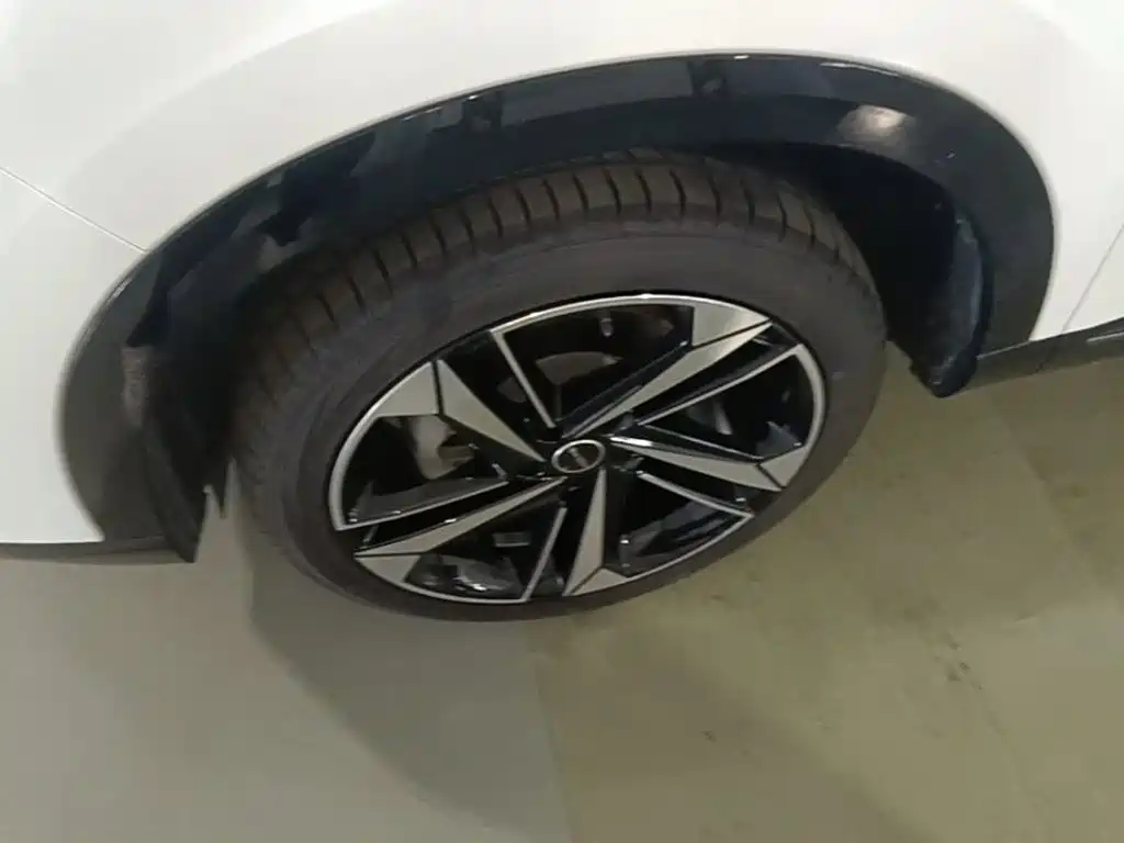 Roewe RX5 eMAX — миниатюра 23