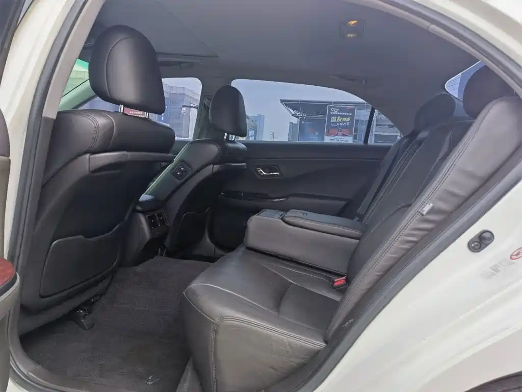 Toyota Crown — миниатюра 13