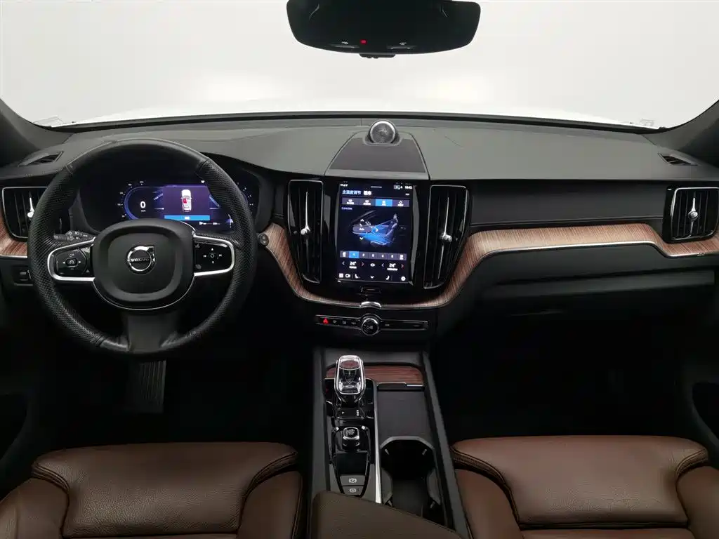 Volvo XC60 2022 B5 Luxury