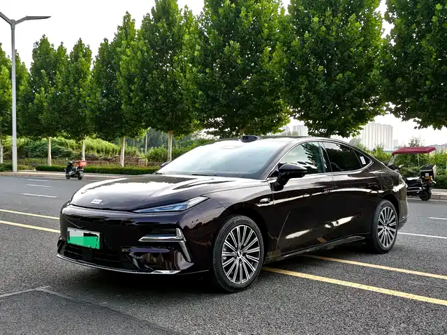 Geely Galaxy 8 — фото 1