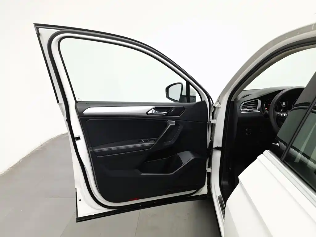 Volkswagen Tiguan L — миниатюра 8