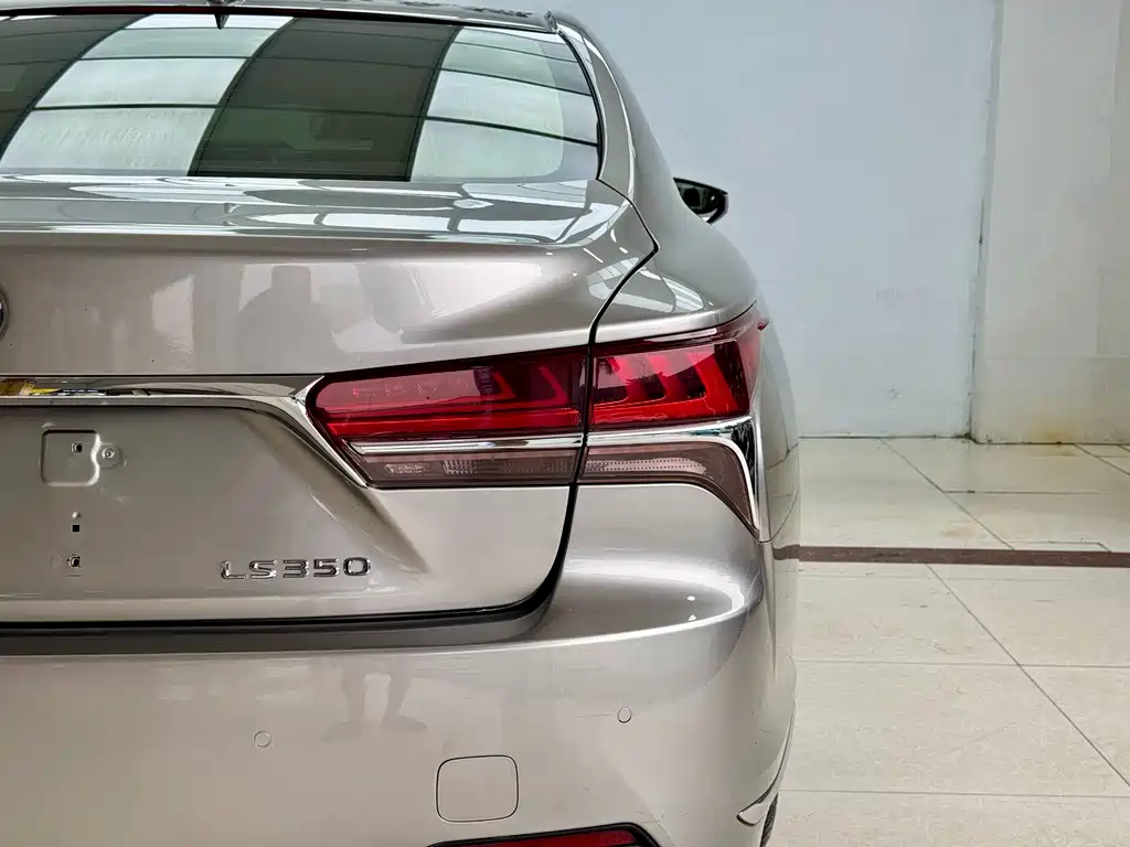 Lexus LS — миниатюра 23