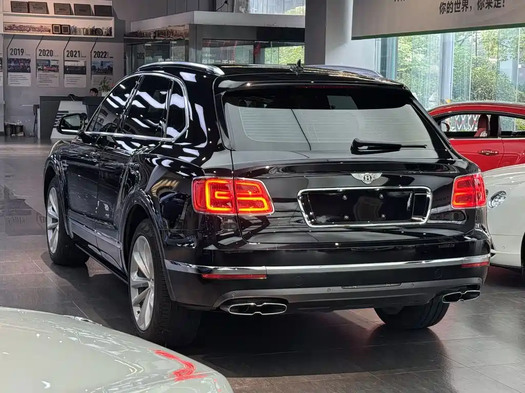 Bentley Bentayga — миниатюра 4