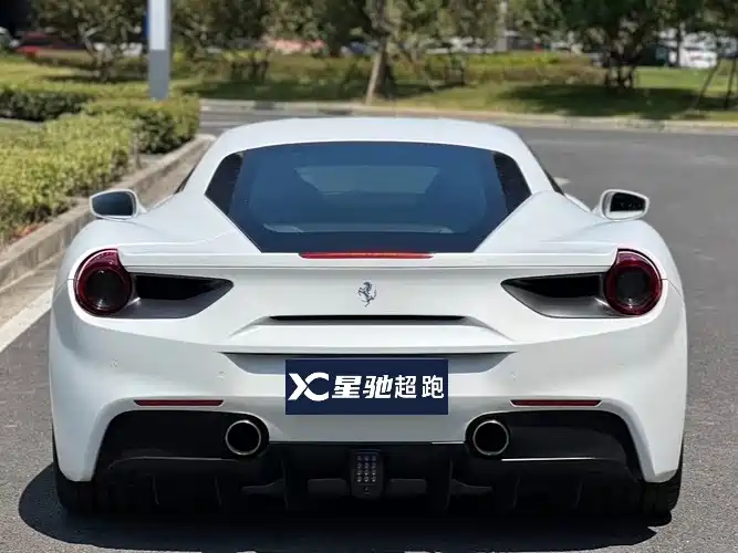 FERRARI 488
