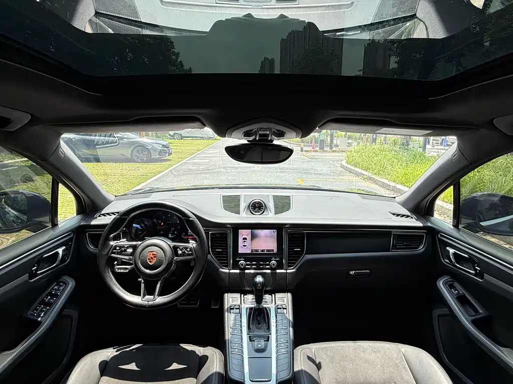 Porsche Macan — миниатюра 10
