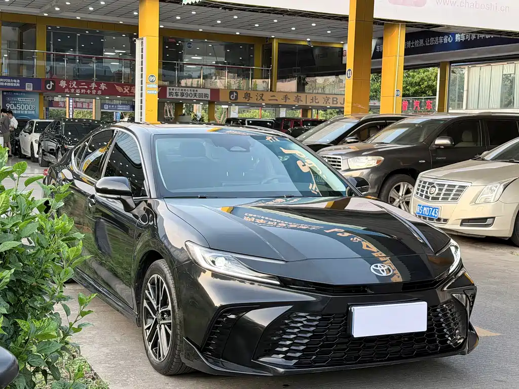 Toyota Camry — миниатюра 3