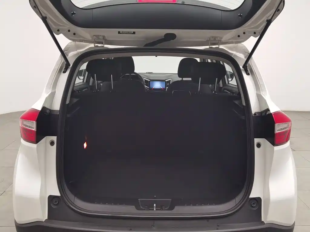 Changan CS15EV — миниатюра 16