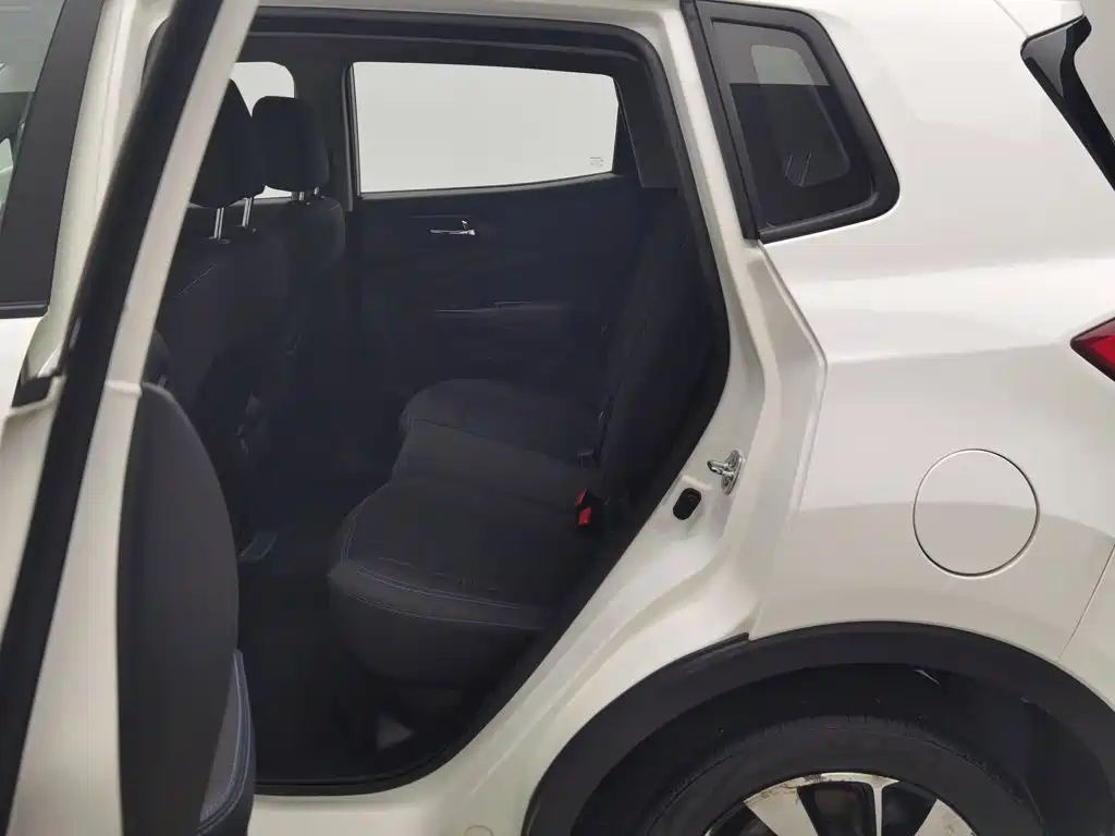 Changan CS15EV — миниатюра 15