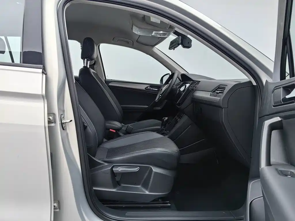 Volkswagen Tiguan L — миниатюра 23