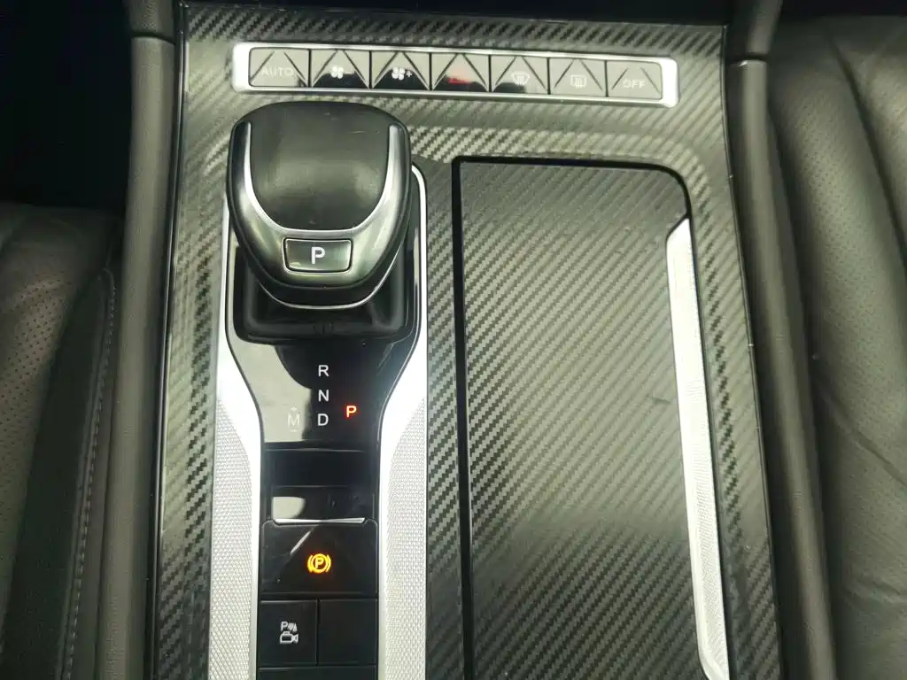 Hongqi Hongqi H5 — миниатюра 13
