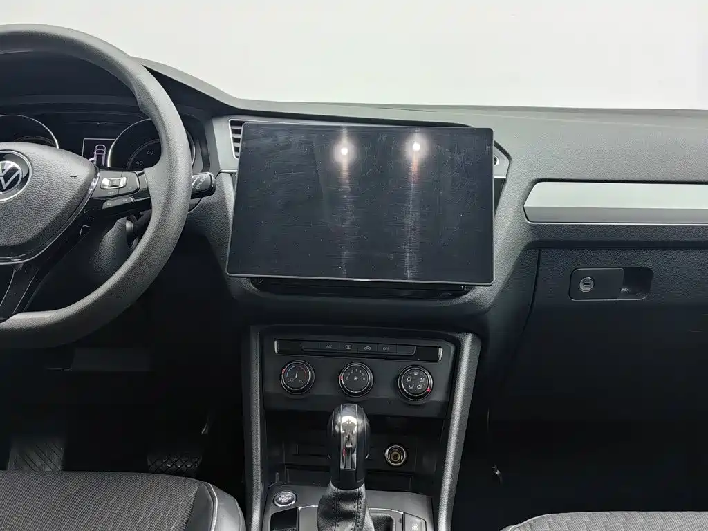 Volkswagen Tiguan L — миниатюра 12
