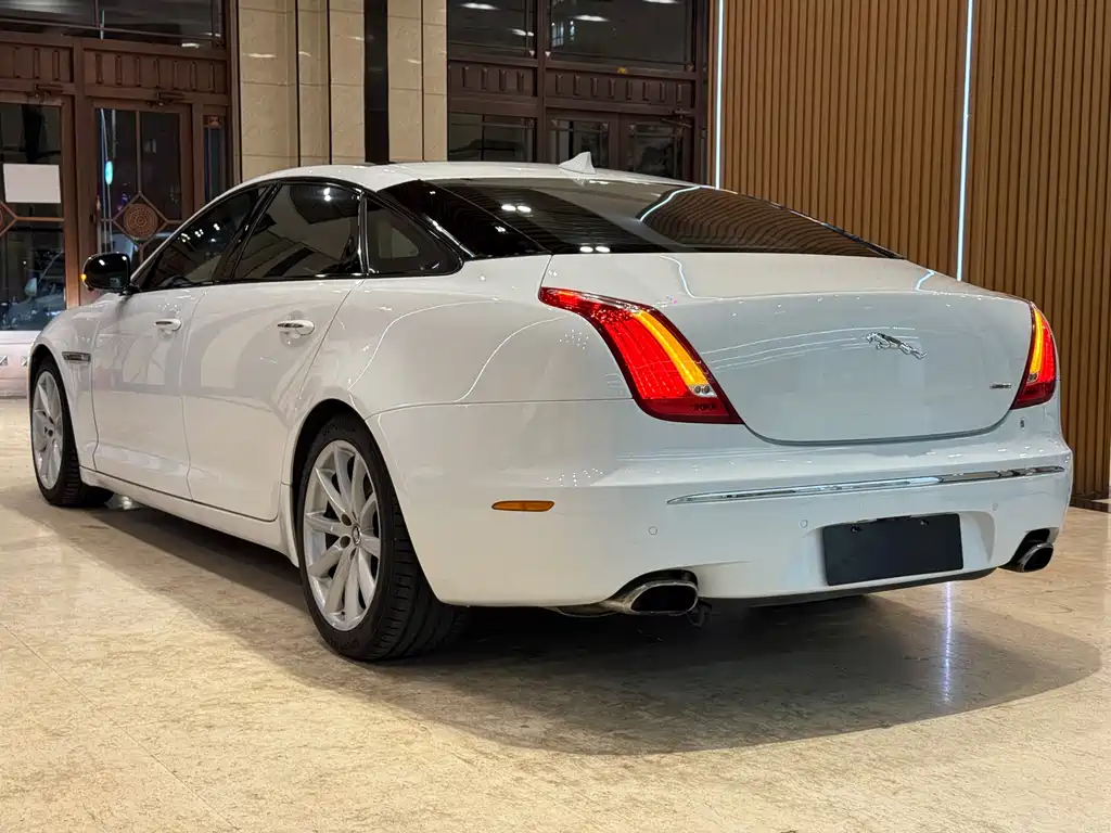 Jaguar XJ — миниатюра 6