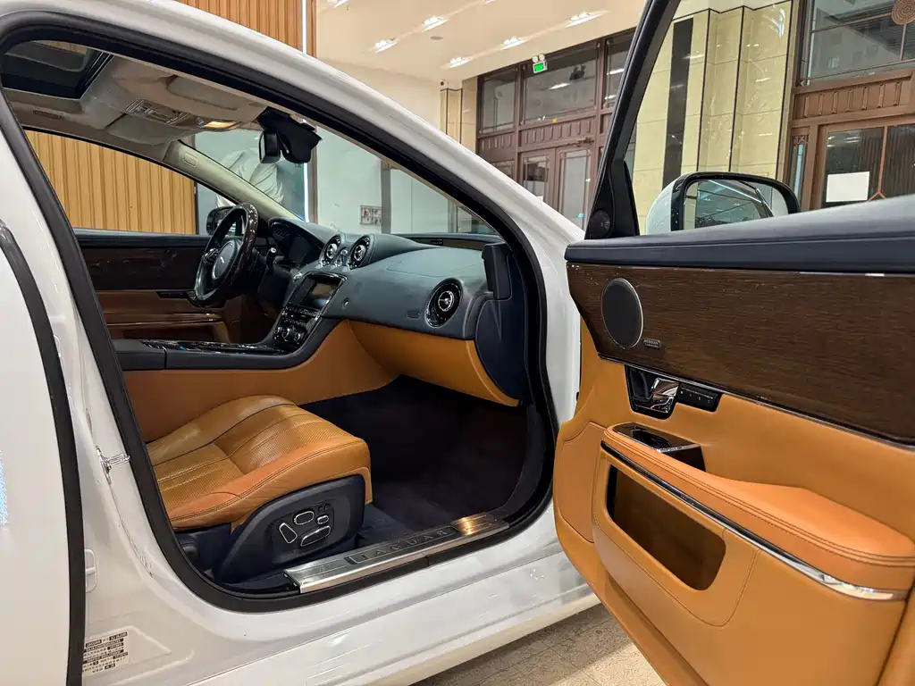 Jaguar XJ — миниатюра 17