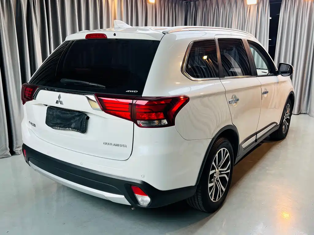 Mitsubishi Outlander — миниатюра 4