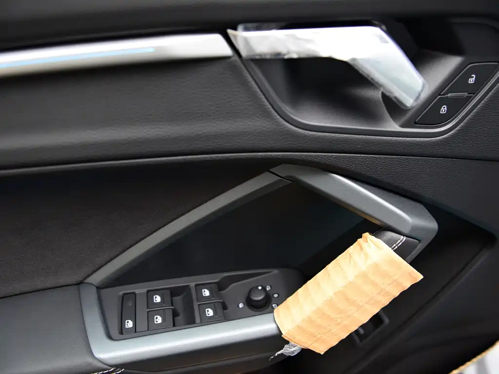 Audi Q3 - фото 16