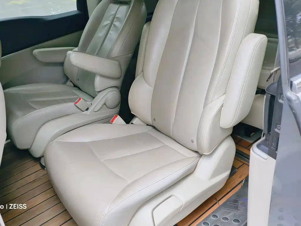 Buick GL8 — миниатюра 9