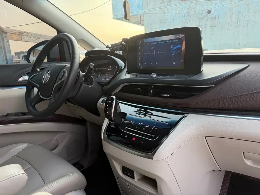 Buick GL8 — миниатюра 13