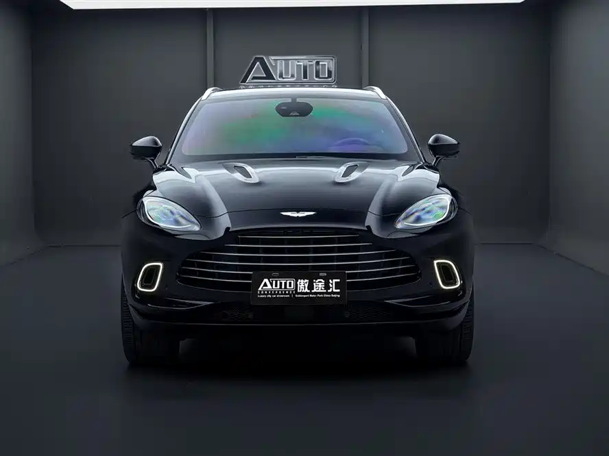 Aston Martin DBX 2023 3.0T STRAIGHT-SIX