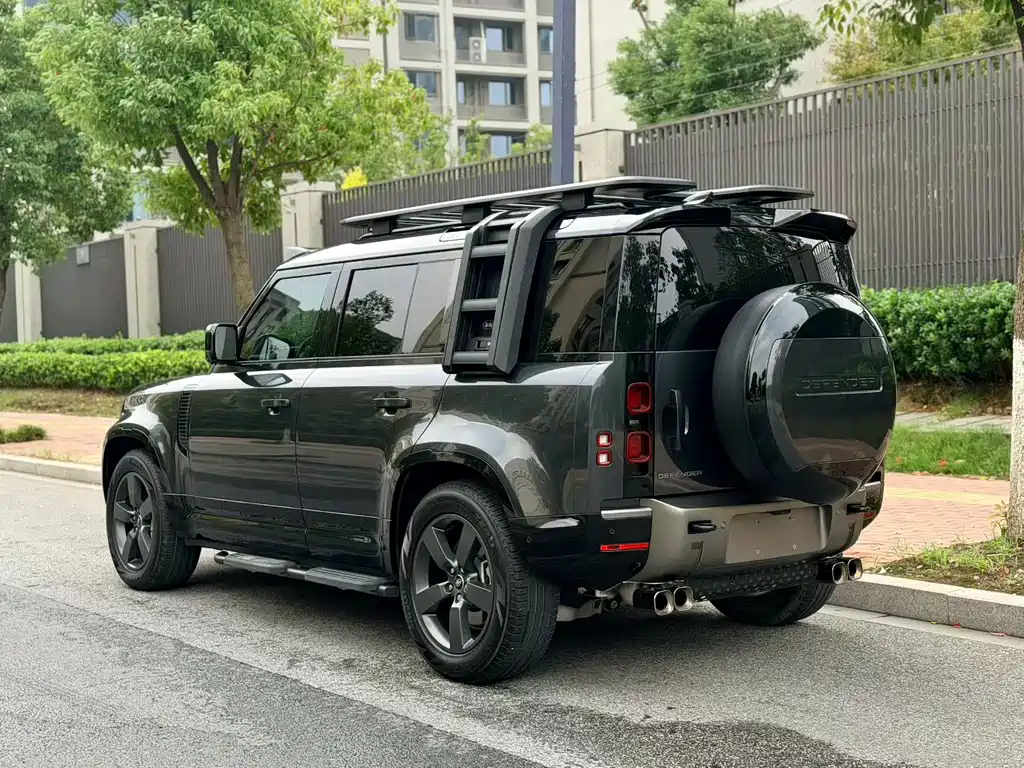 Land Rover Defender 2023 — фото 13