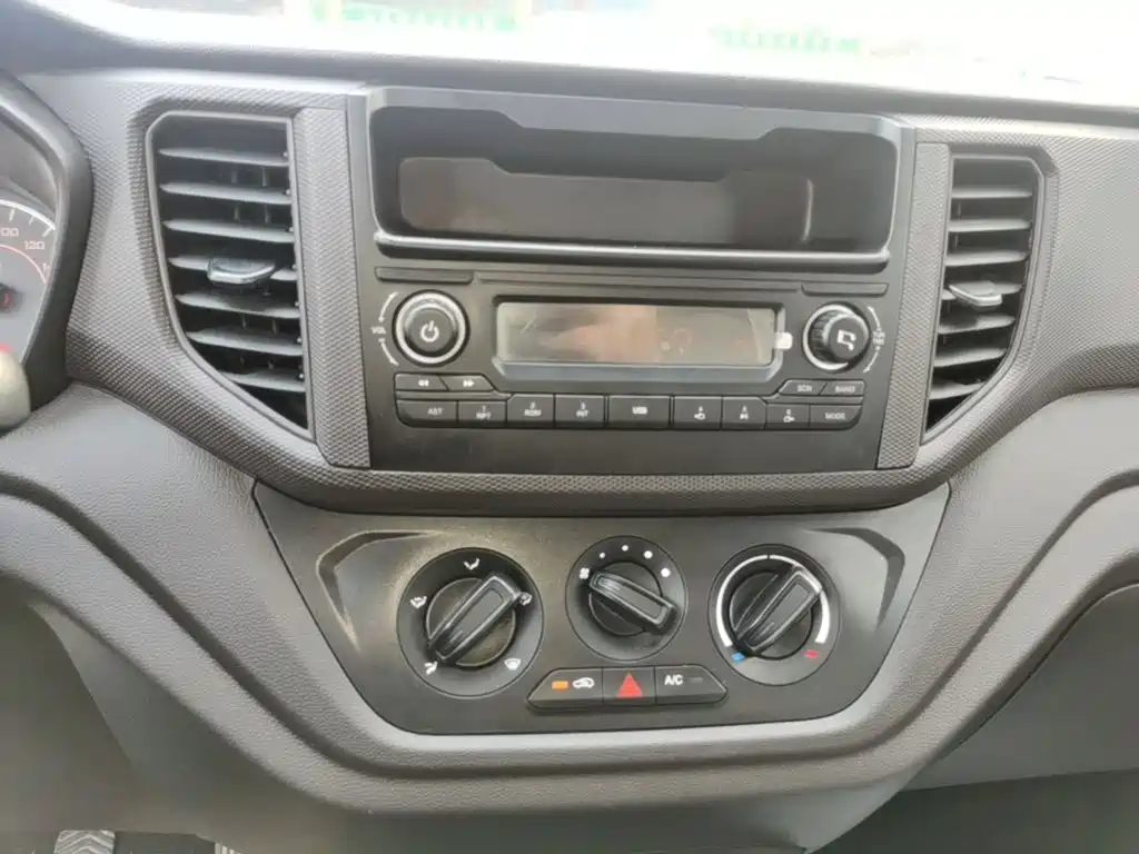 Wuling Hongguang V — миниатюра 13