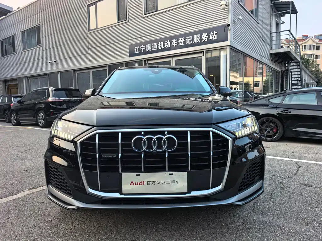 AUDI  Q7